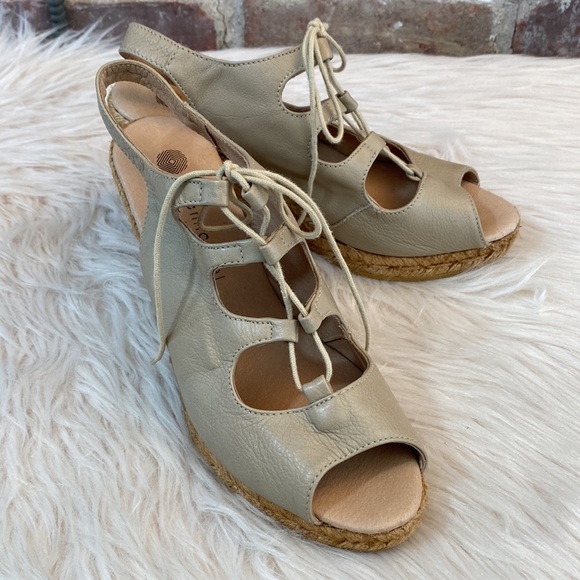 Eric Michael Taupe Leather Espadrille Wedges, Size 39 - Picture 6 of 14